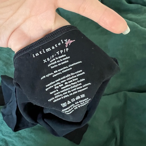 Elegant Black Open-Back Long Sleeve Top - Picture 6 of 6